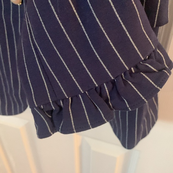 Women’s Chico’s Blue & White Pin Striped Blazer w/Pearl Buttons Sz. 0 U.S. 4/6 - Picture 8 of 11